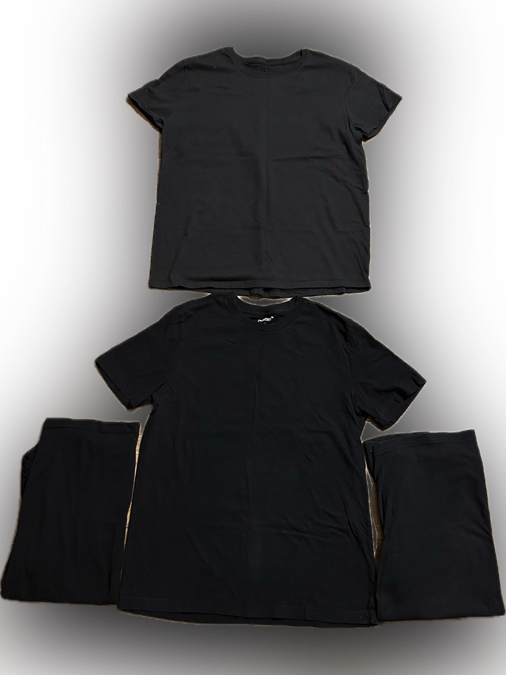 Women’s x4 Large Black Short Sleeve T-Shirts - 1 Hanes & 3 Arizona Jeans Co.